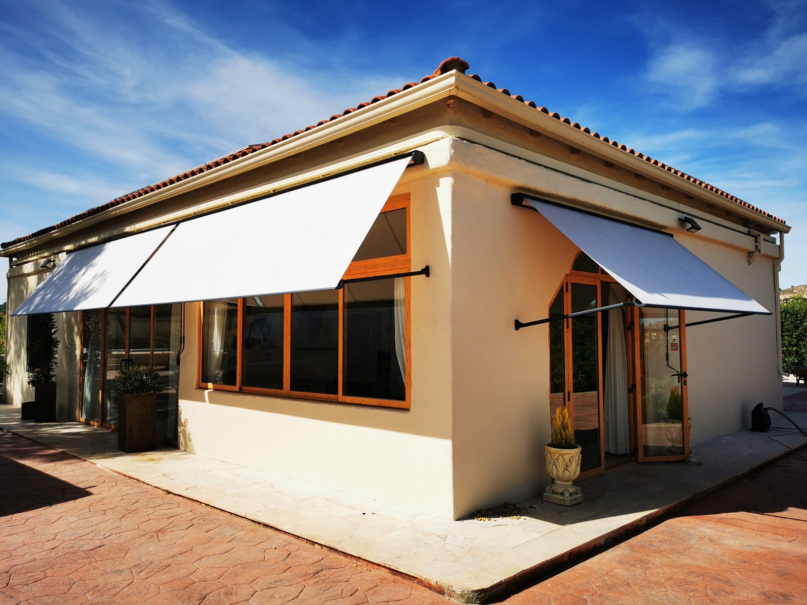 Instalación toldo cofre en ático en Orihuela Costa