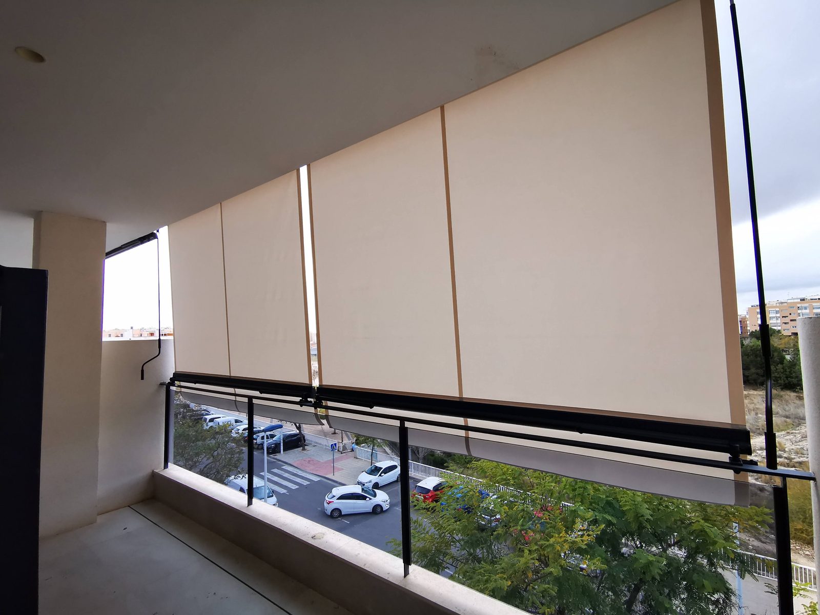 Toldo cofre en villa con piscina en zona residencial Orihuela Costa