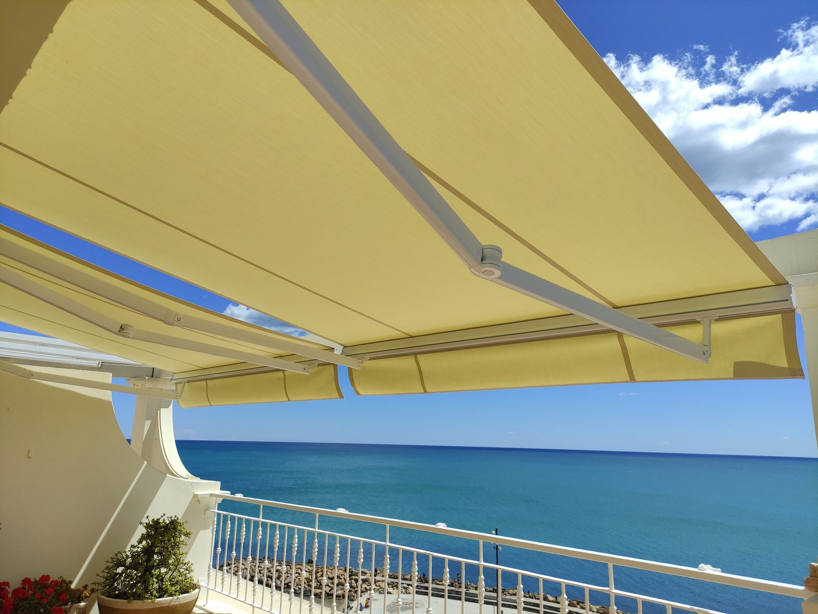 Toldos cofre con vista al mar en Torrevieja, Costa Blanca